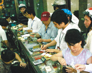 Thu hẹp chợ đen để ổn định tỷ giá